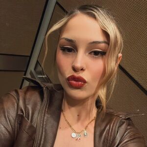 Meet your Posher, Anisa